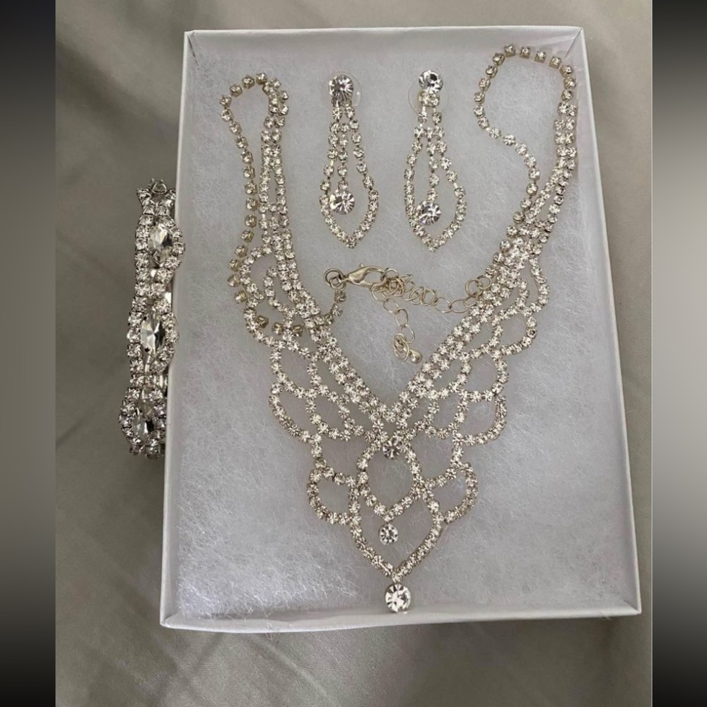 David’s Bridal Zirconia diamond necklace, bracelet, and earrings set in silver